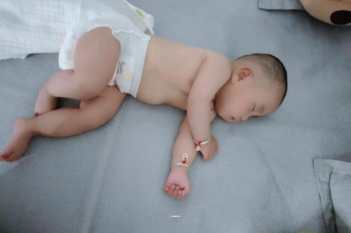 乌海几个月宝宝会抬头